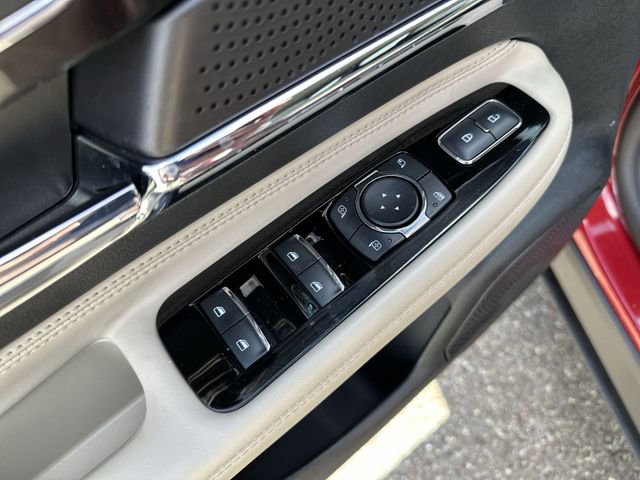 Used 2025 Lincoln Corsair Reserve image 17