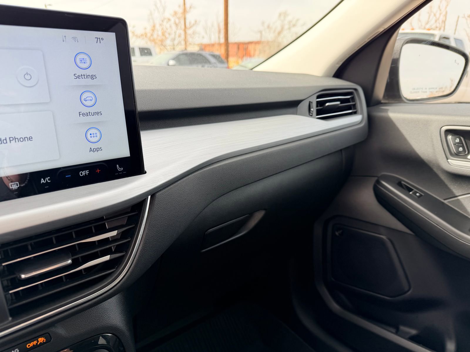 Certified 2024 Ford Escape SE w/ PHEV Premium Package FWD image 17