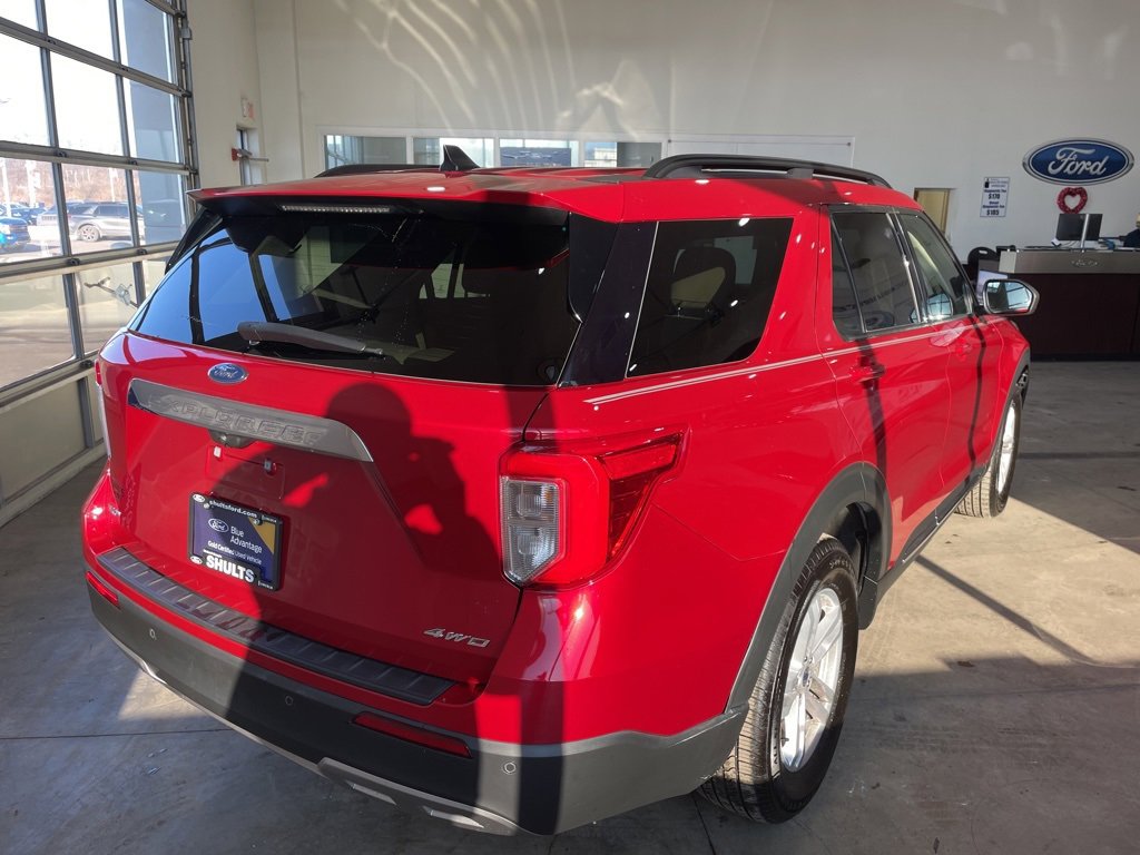 Certified 2022 Ford Explorer XLT w/ Equipment Group 202A image 5