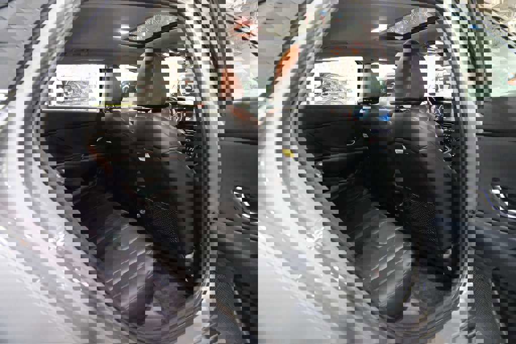 Used 2024 Hyundai Elantra Limited image 22