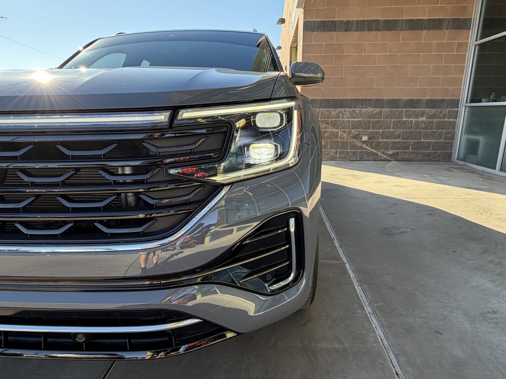 Used 2024 Volkswagen Atlas Cross Sport SEL R-Line w/ Adventure Package AWD/4WD image 11