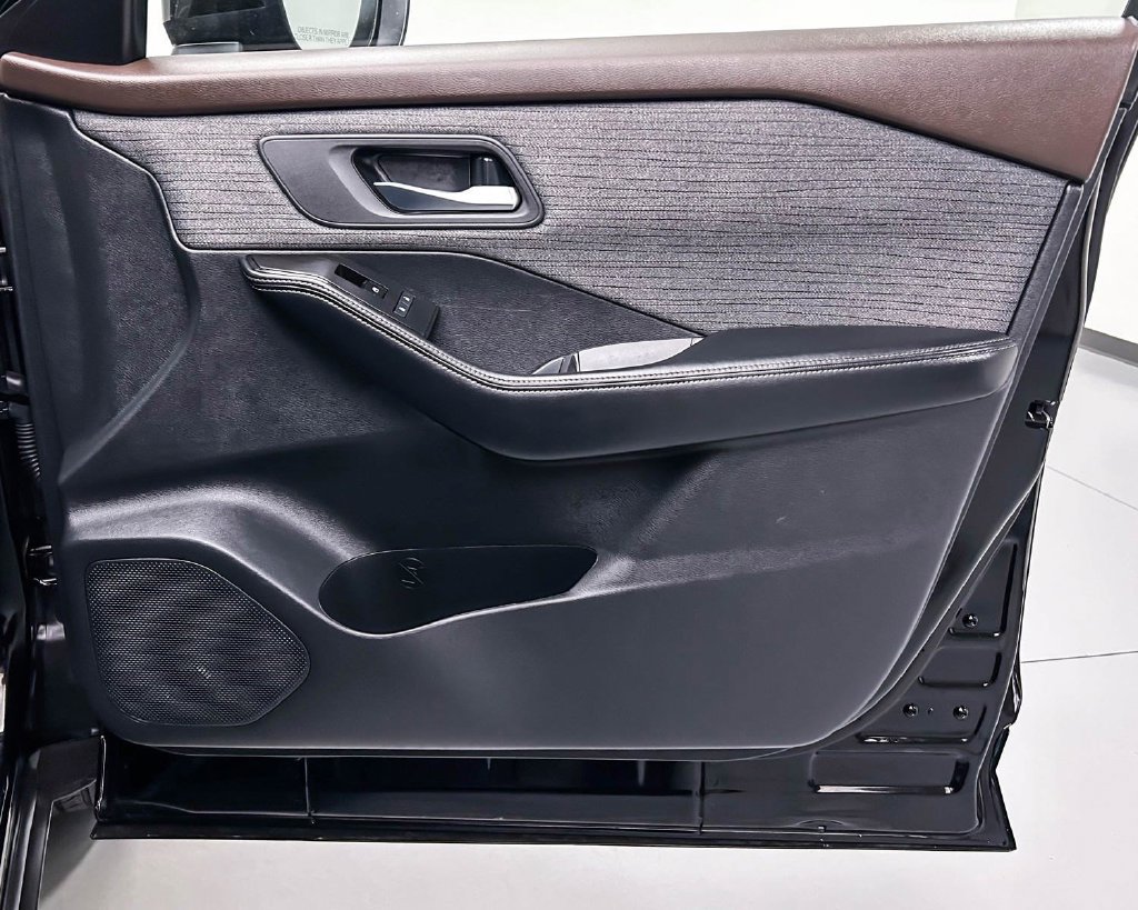 Used 2023 Nissan Rogue SV FWD image 15