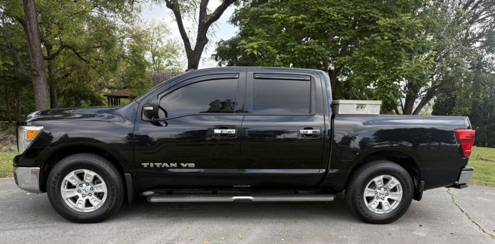 Used 2019 Nissan Titan SV RWD image 10