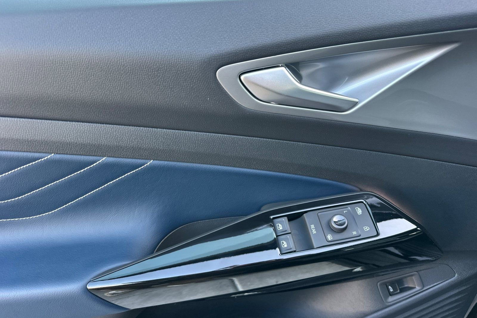 New 2026 Volkswagen ID.4 Pro S image 9