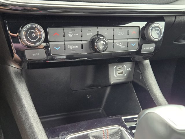 Used 2025 Jeep Compass Trailhawk w/ Trailhawk Elite Group AWD/4WD image 26