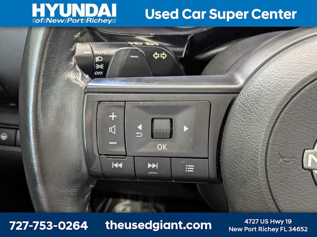 Used 2024 Nissan Pathfinder SV w/ Lighting Package (N92) FWD image 33