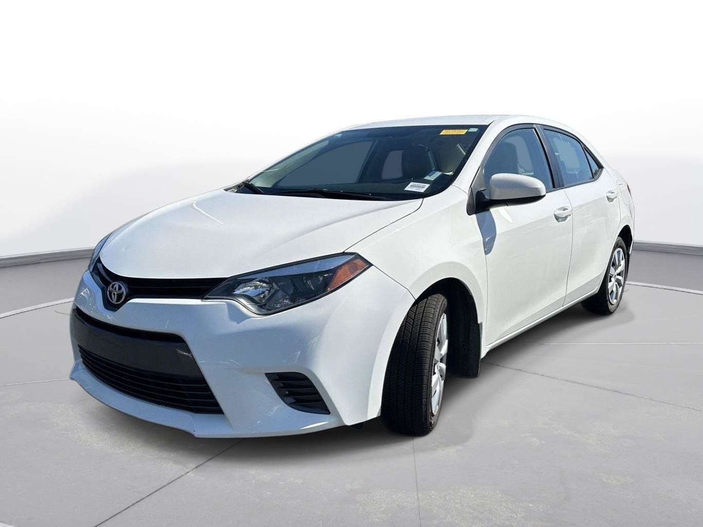 Used 2016 Toyota Corolla LE FWD image 2