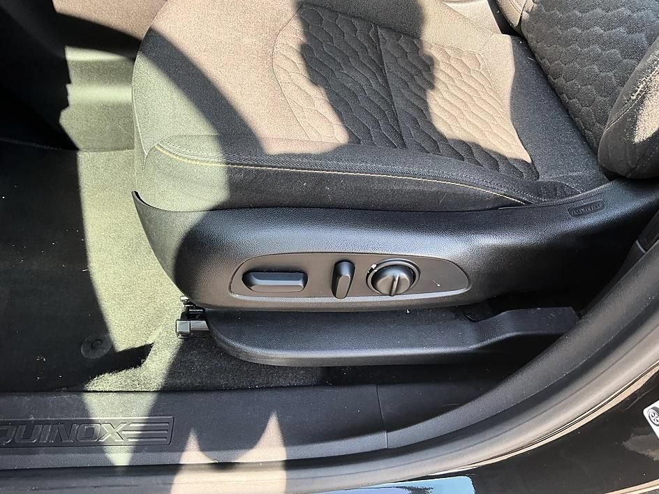 Used 2018 Chevrolet Equinox LT AWD/4WD image 16