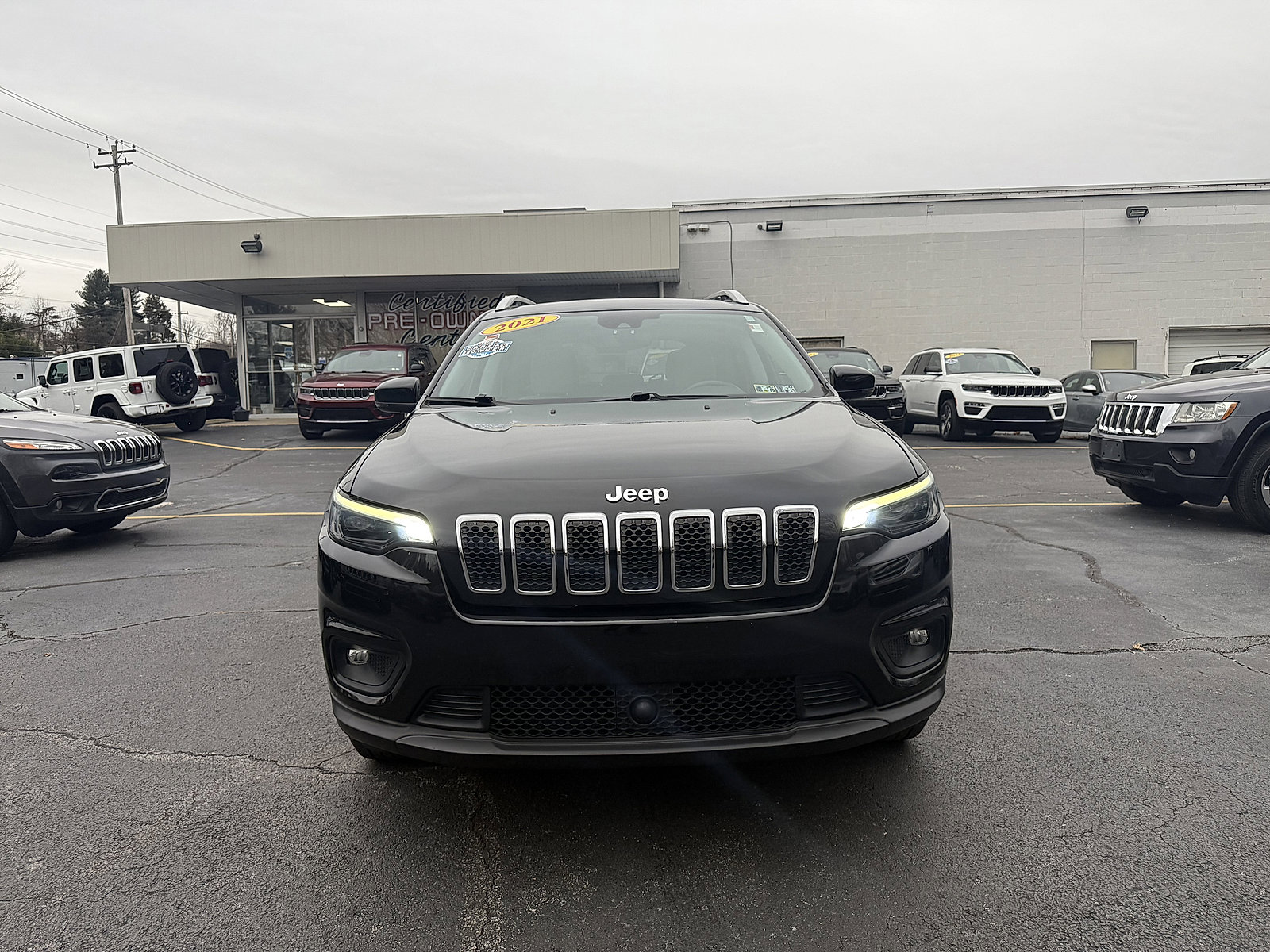 Used 2021 Jeep Cherokee Latitude Lux image 2