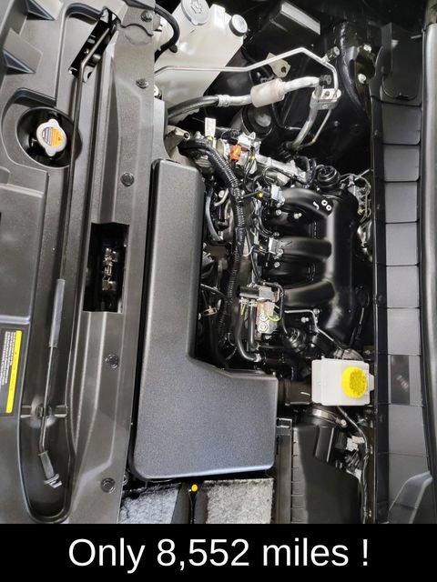 Used 2025 Nissan Pathfinder SL AWD/4WD image 35