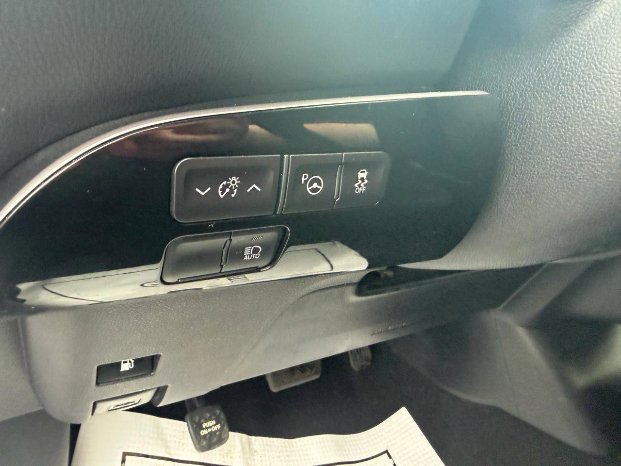 Used 2021 Toyota Prius LE FWD image 16