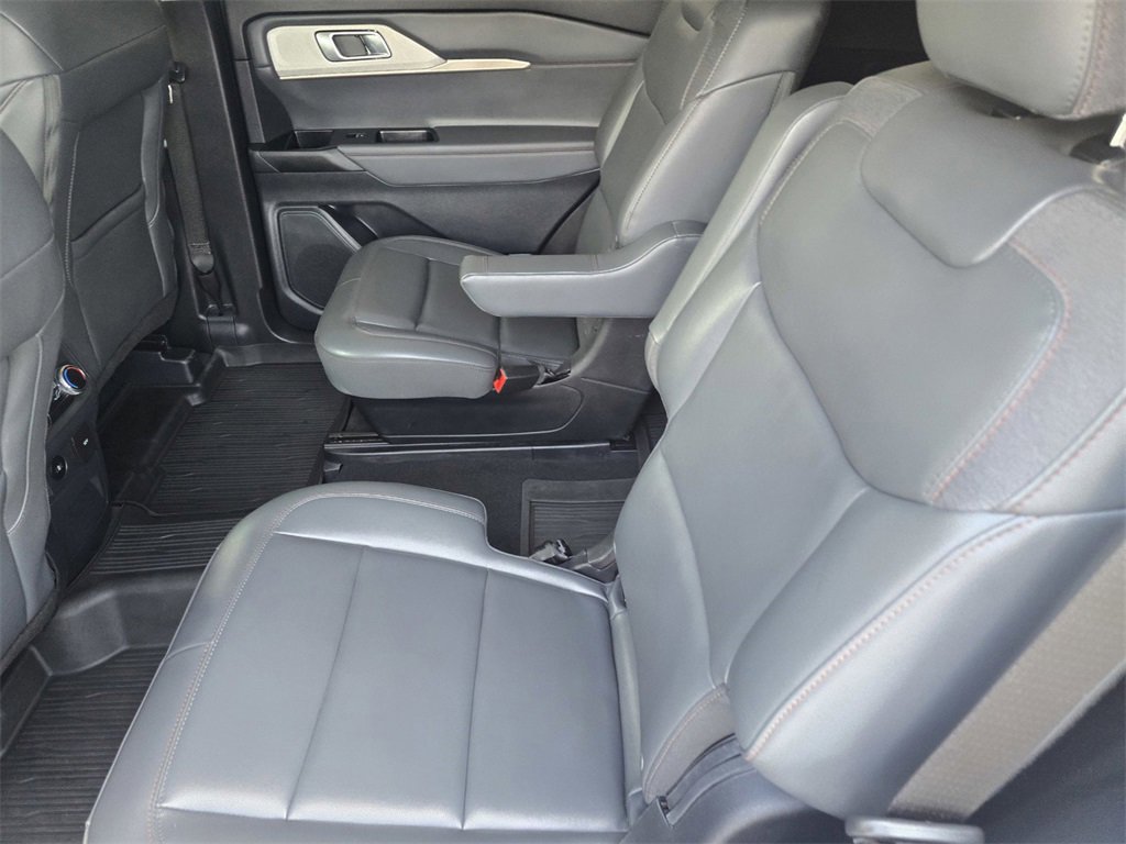 Used 2025 Ford Explorer Active w/ Active Comfort Package image 13
