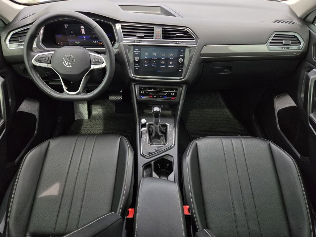 Used 2022 Volkswagen Tiguan SE w/ Panoramic Sunroof Package FWD image 15