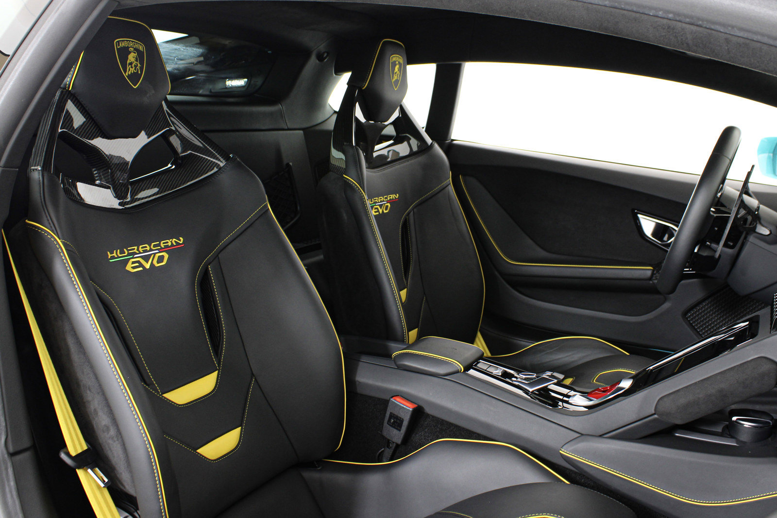 Used 2021 Lamborghini Huracan EVO RWD image 20