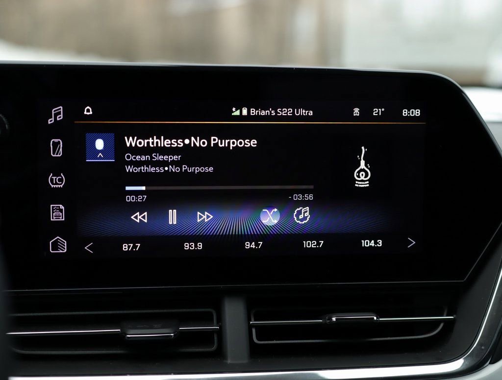 Used 2025 Chevrolet Trax LT w/ LT Convenience Package image 12