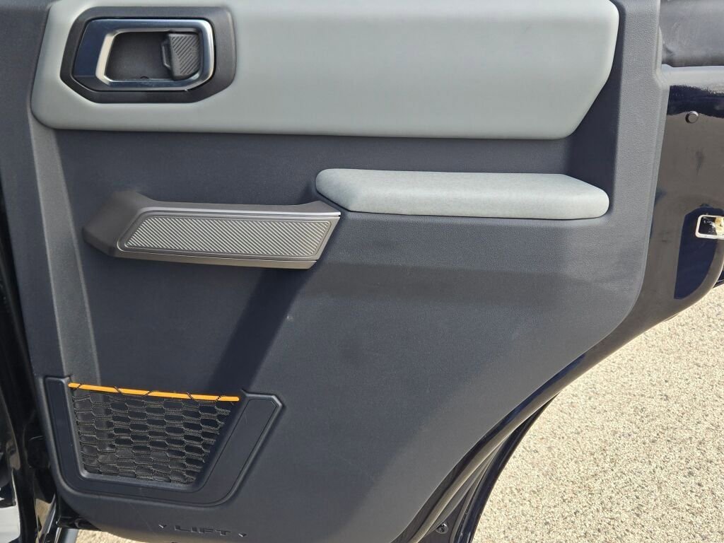 Used 2023 Ford Bronco Badlands image 9