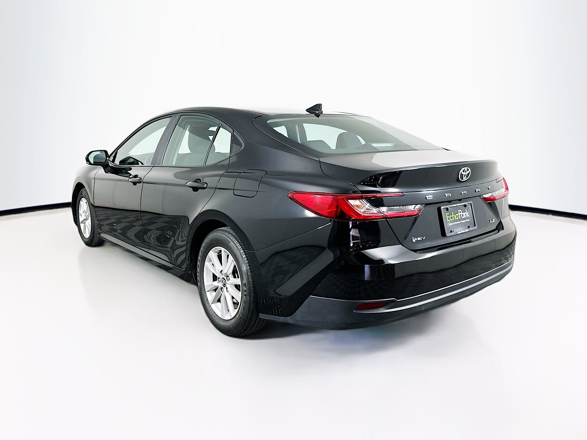 Used 2025 Toyota Camry LE image 5