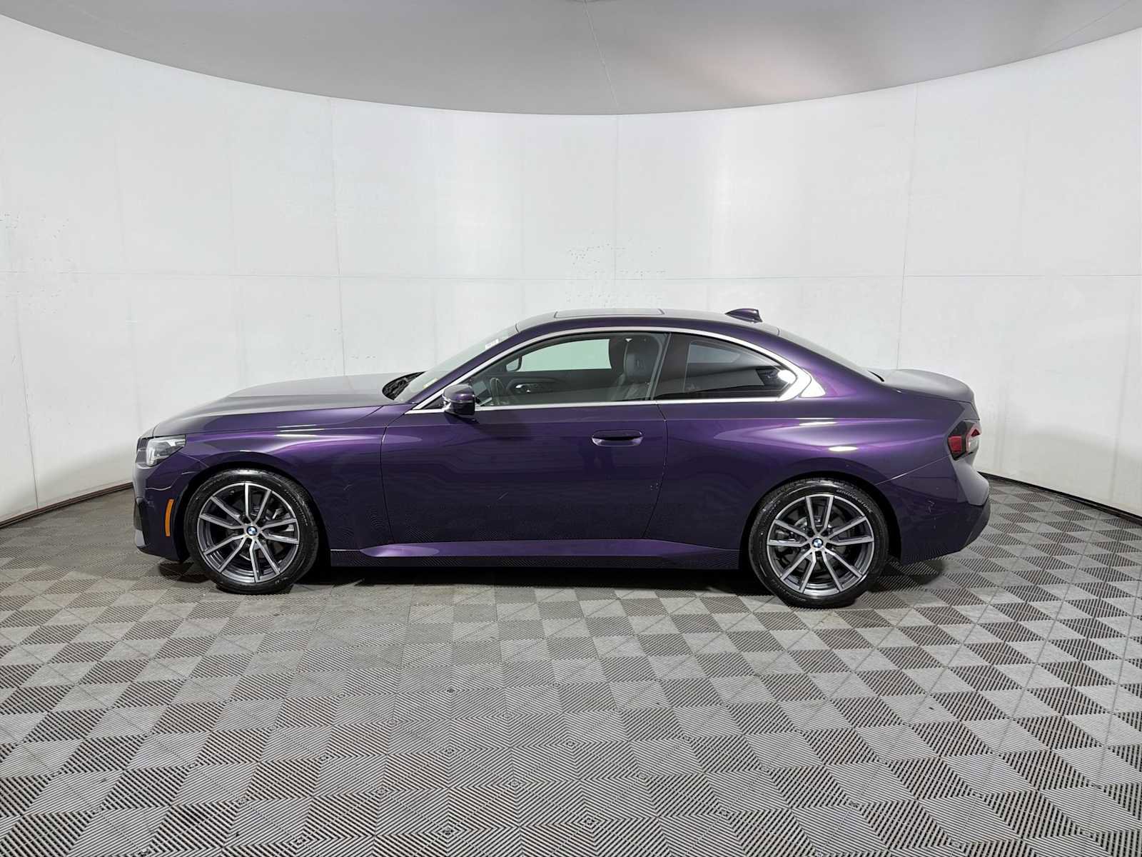 Used 2022 BMW 230i Coupe w/ Convenience Package RWD image 4