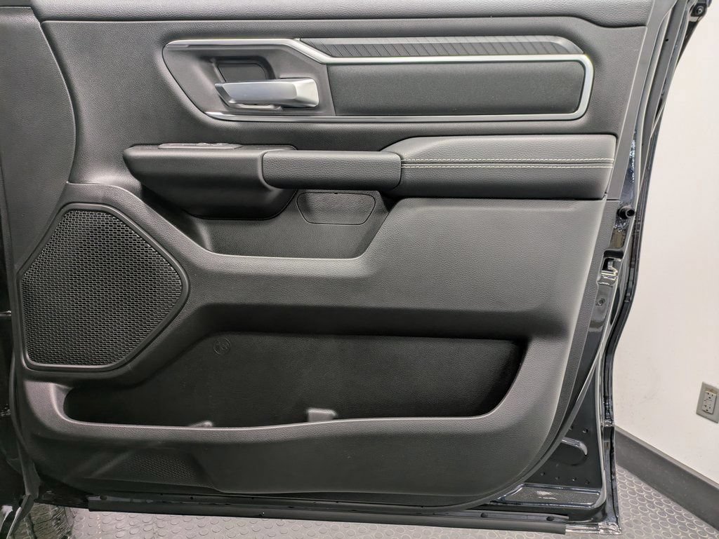 Used 2025 RAM 1500 Big Horn AWD/4WD image 30