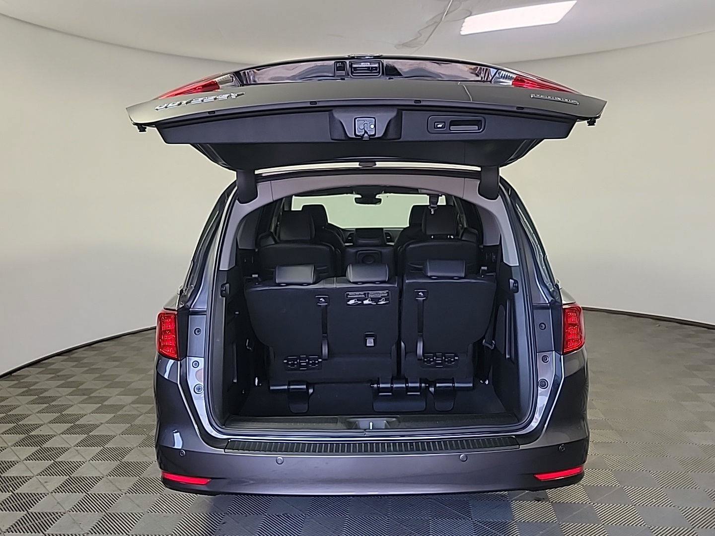 Certified 2024 Honda Odyssey Touring image 6