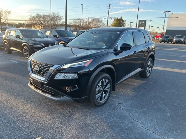 Used 2023 Nissan Rogue SV image 1