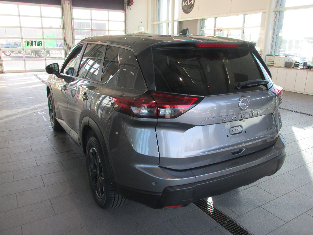 Used 2024 Nissan Rogue SV image 6