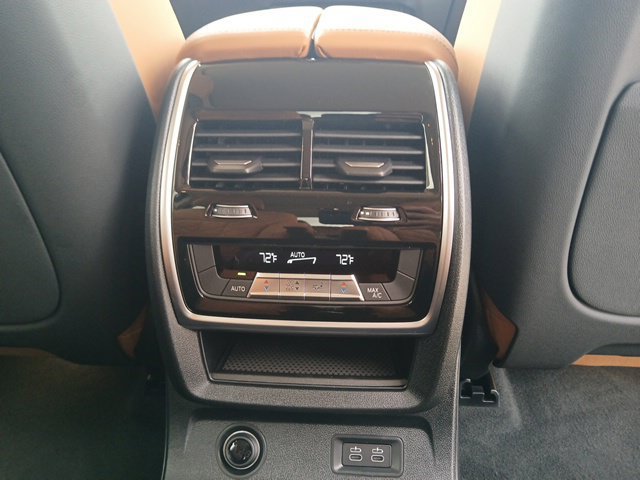 New 2027 BMW X7 xDrive40i w/ Premium Package AWD/4WD image 12