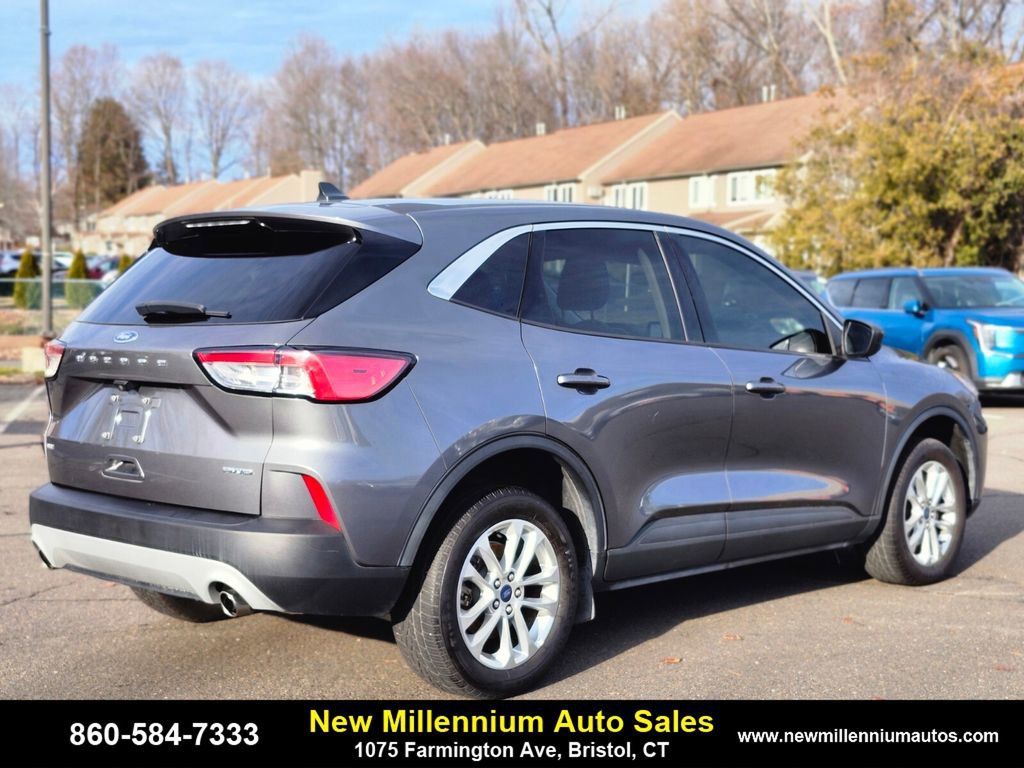 Used 2022 Ford Escape SE w/ Cold Weather Package image 5