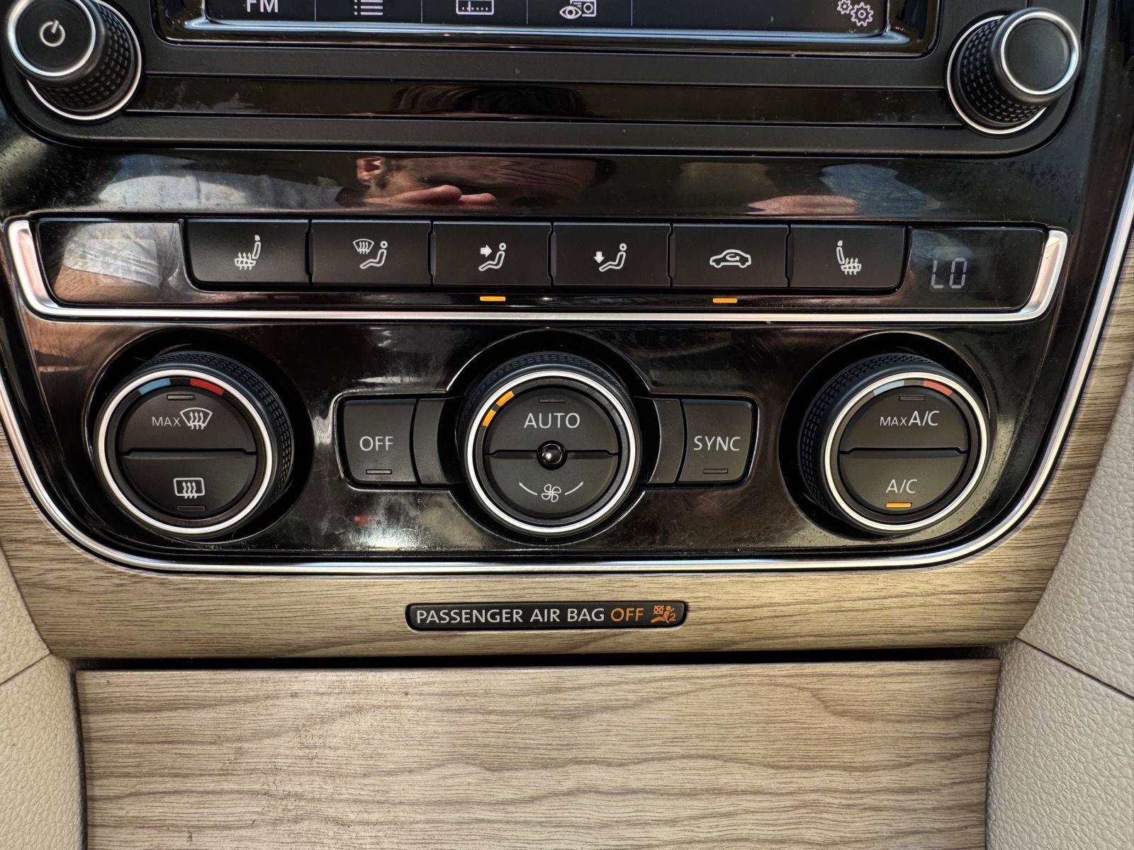 Used 2019 Volkswagen Jetta SE w/ Cold Weather Package image 25