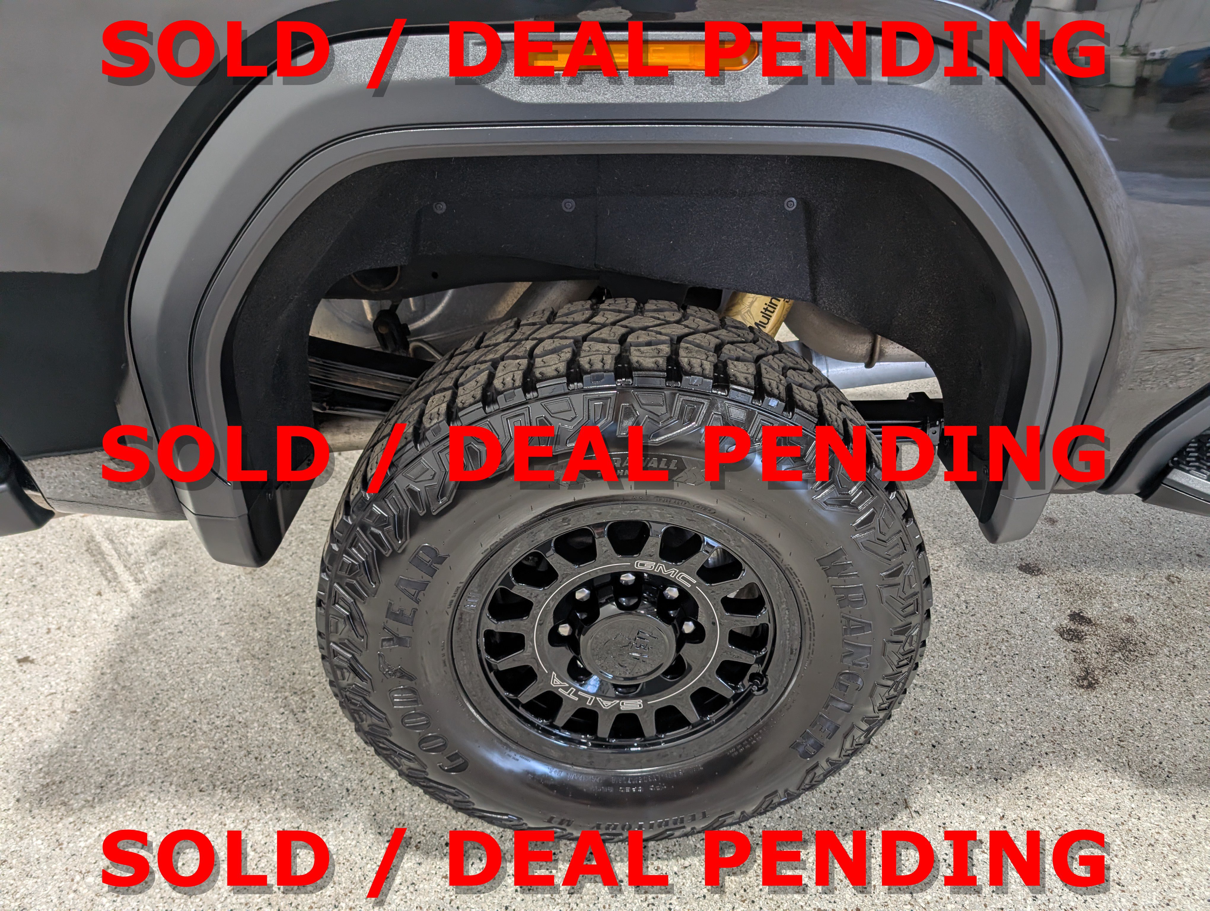 Used 2025 GMC Sierra 2500 AT4X w/ AT4X AEV Edition AWD/4WD image 14