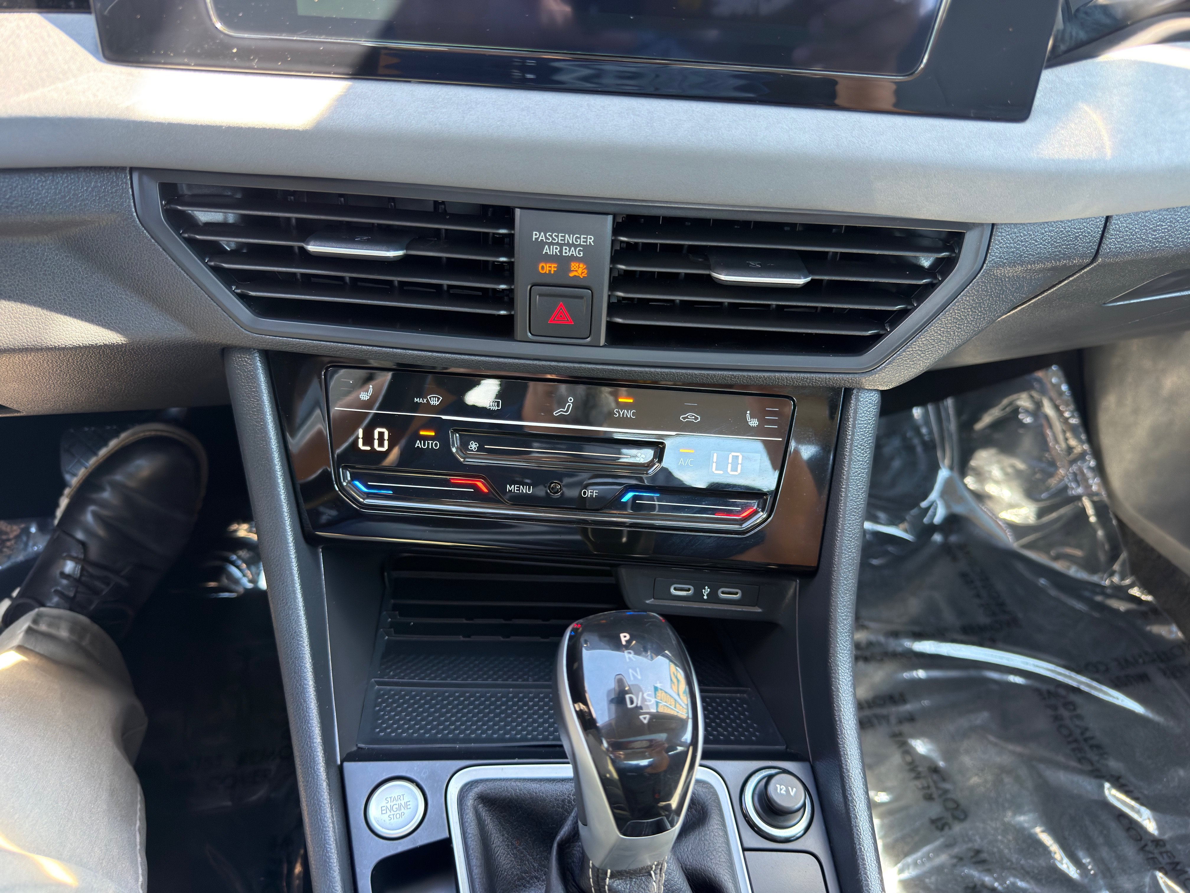 Used 2025 Volkswagen Jetta SE FWD image 31
