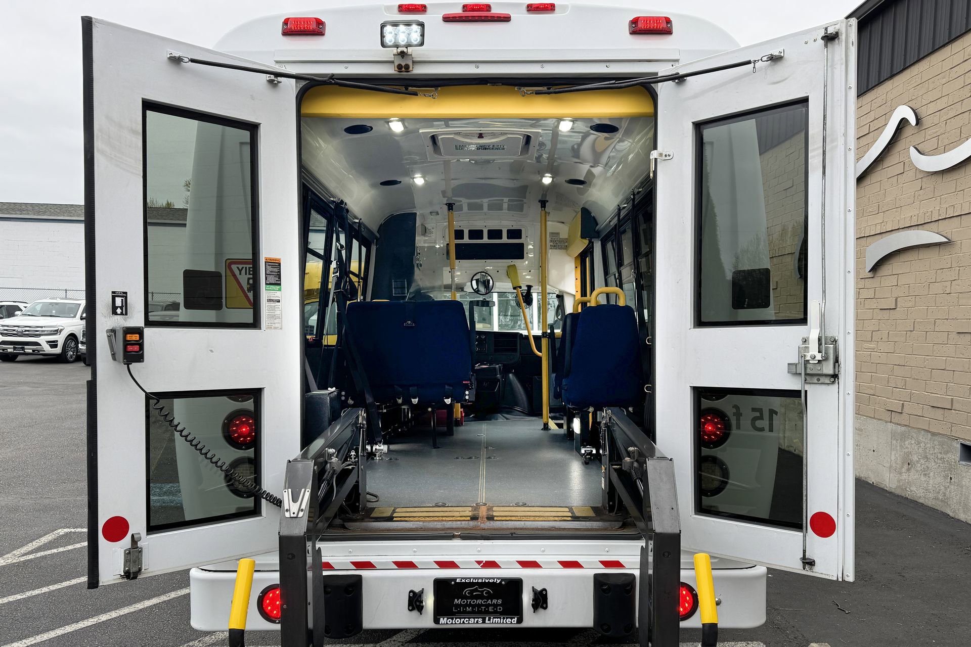 Used 2014 Chevrolet Express 3500 RWD image 16