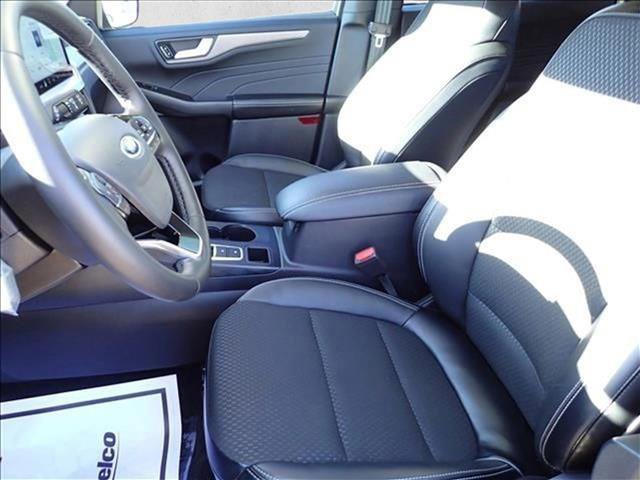 Used 2025 Ford Escape SE image 13