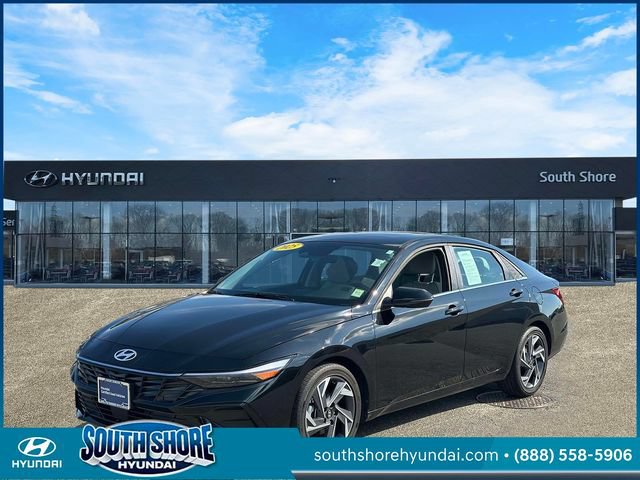 Certified 2025 Hyundai Elantra Limited w/ Cargo Package FWD image 4