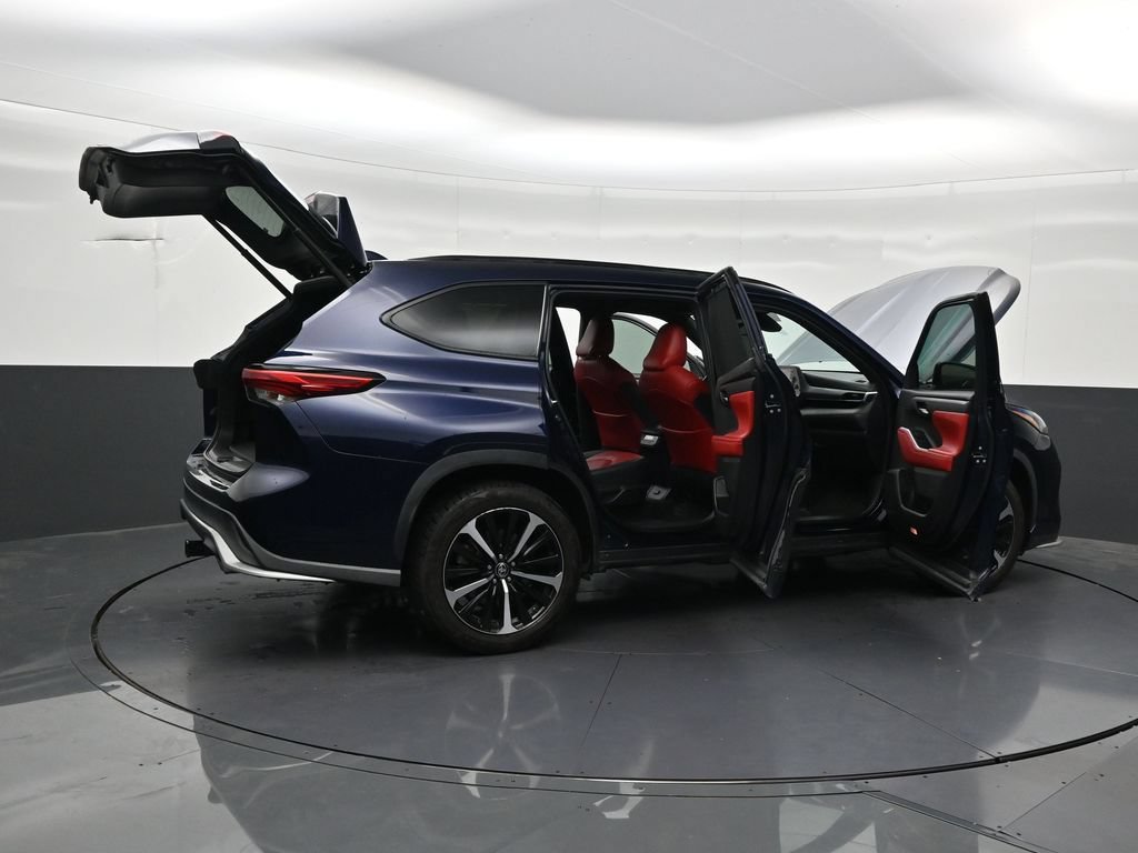 Used 2021 Toyota Highlander XSE FWD image 32
