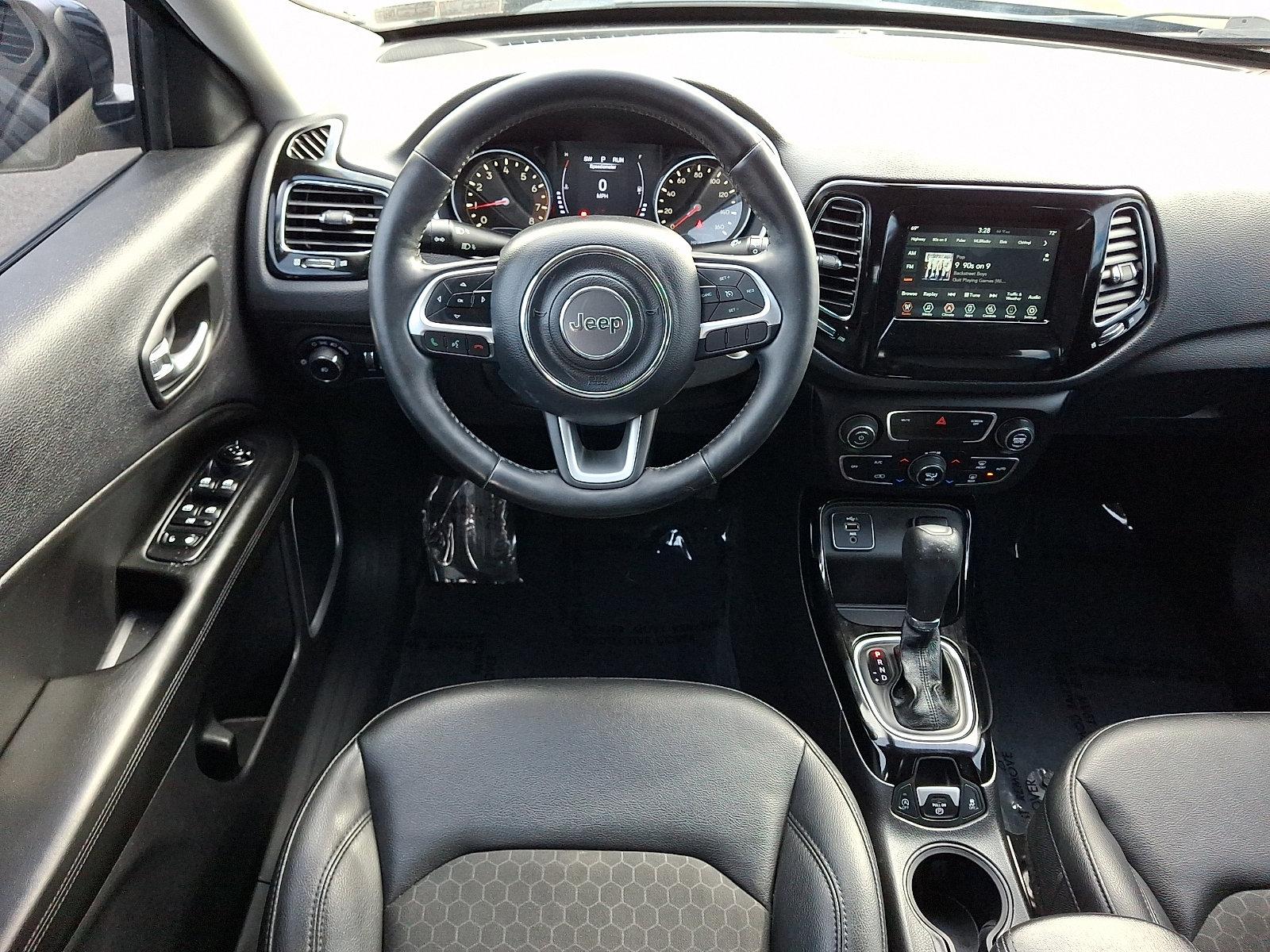 Used 2019 Jeep Compass Latitude FWD image 14