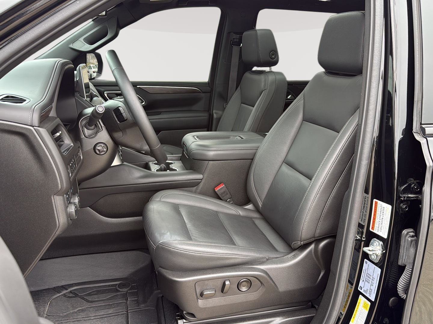 Used 2024 Chevrolet Tahoe Z71 w/ Luxury Package image 11