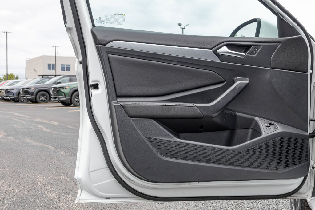 Certified 2023 Volkswagen Jetta SE w/ Panoramic Sunroof Package FWD image 28