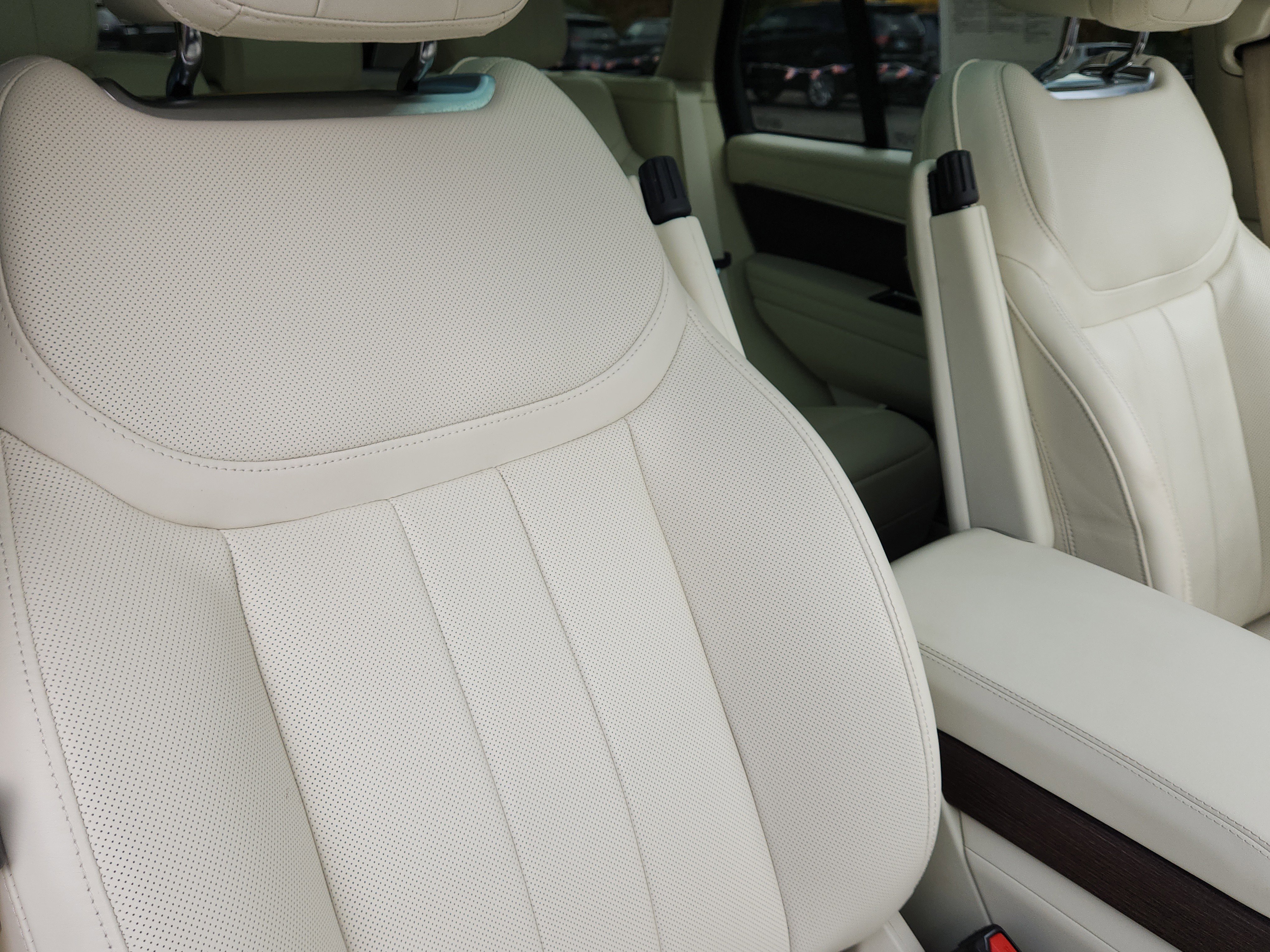 Certified 2023 Land Rover Range Rover SE image 18