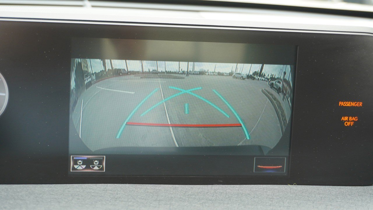 Used 2019 Lexus UX 200 w/ Premium Package image 17