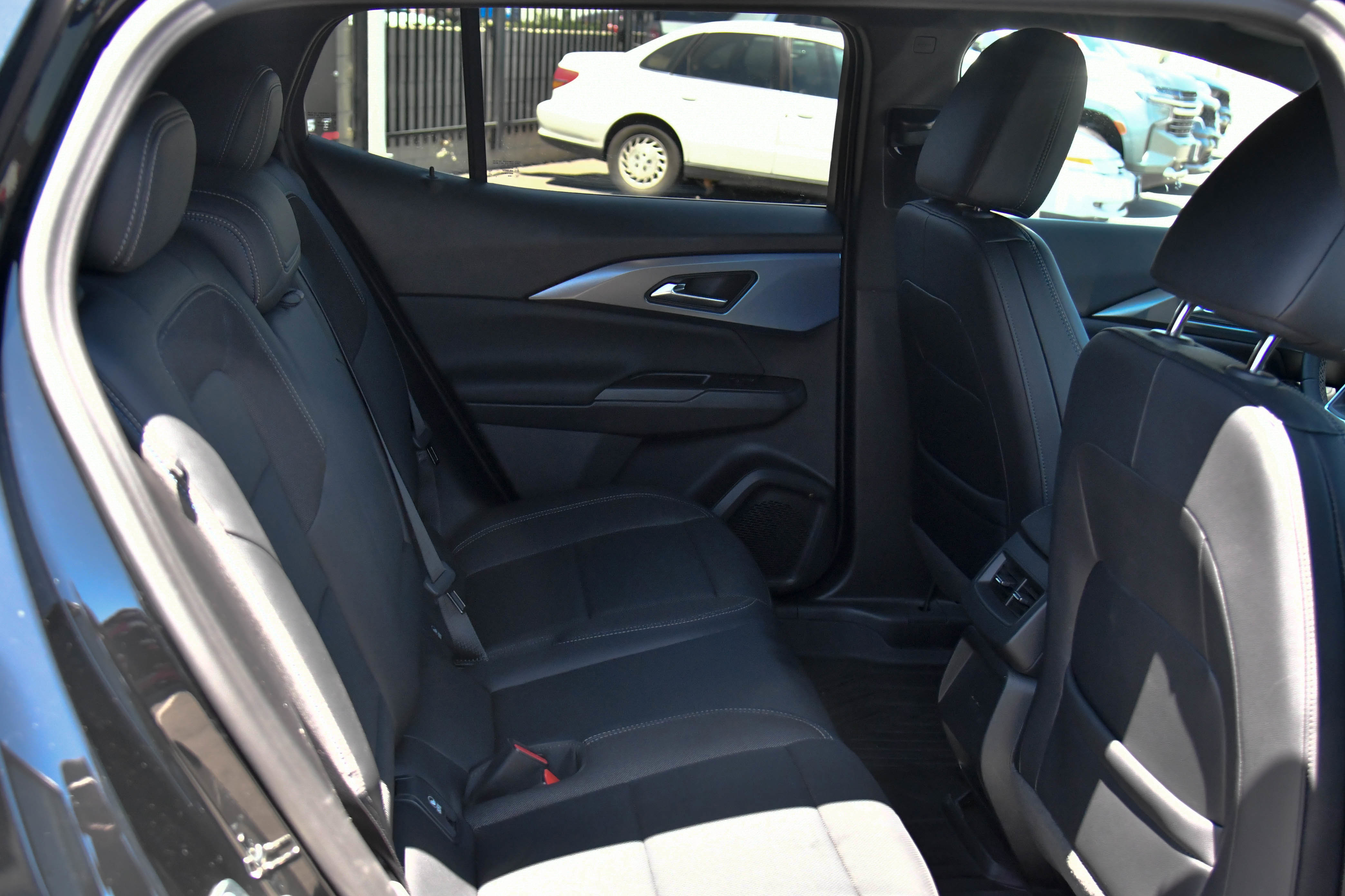 Used 2025 Chevrolet Equinox EV LT FWD image 50