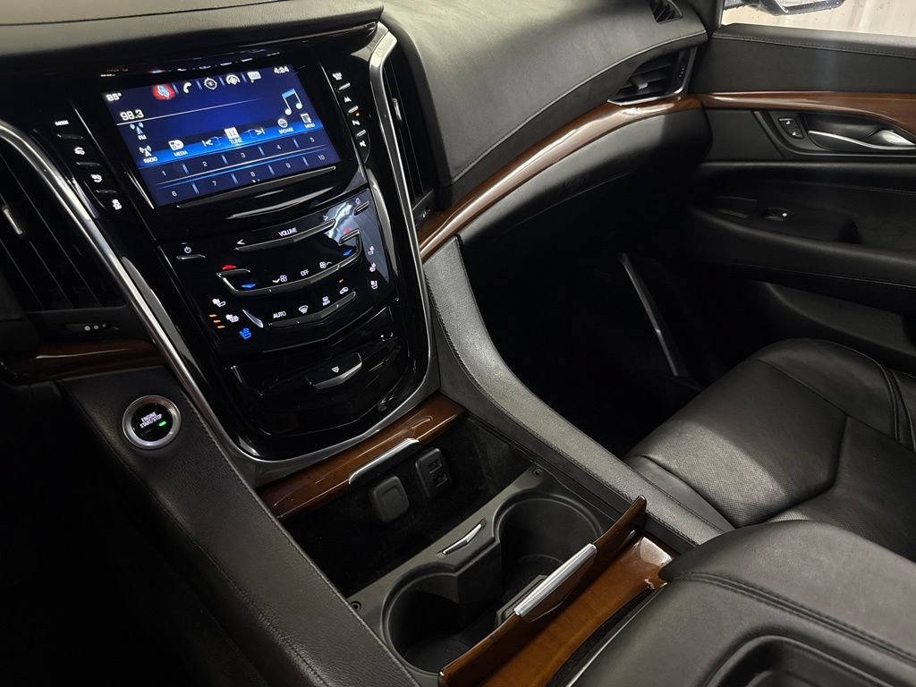 Used 2018 Cadillac Escalade ESV Luxury RWD image 38