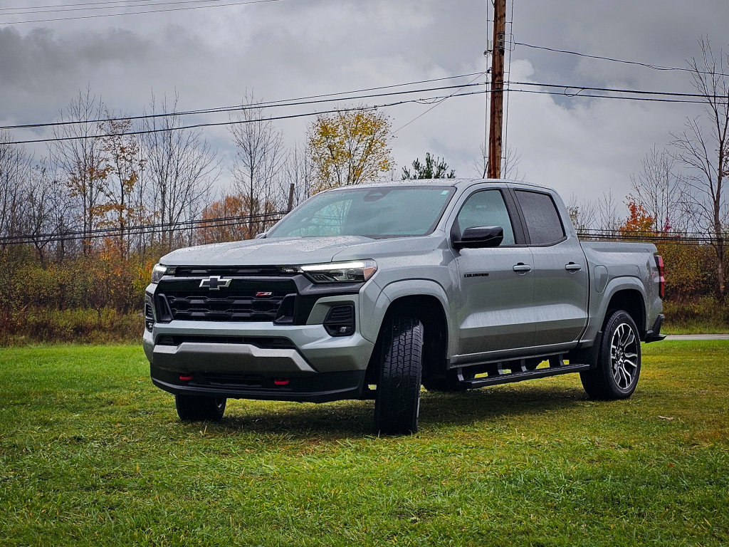 Used 2024 Chevrolet Colorado Z71 w/ LPO, Dark Essentials Package AWD/4WD image 10
