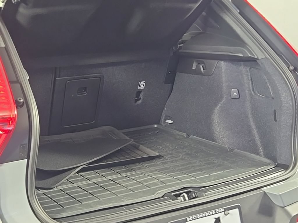 Certified 2026 Volvo XC40 B5 Plus AWD/4WD image 13