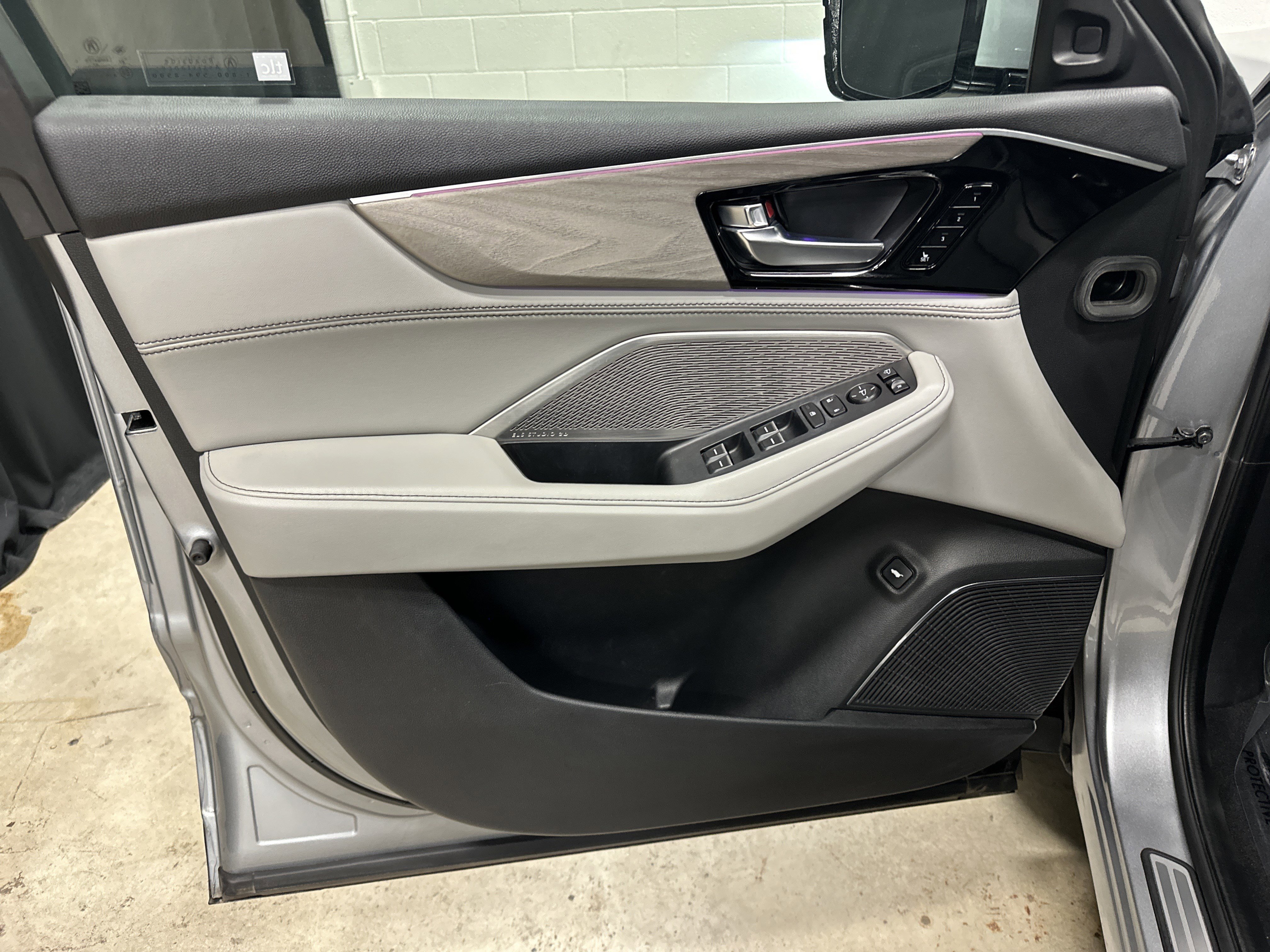 Used 2022 Acura MDX SH-AWD w/ Advance Package image 14