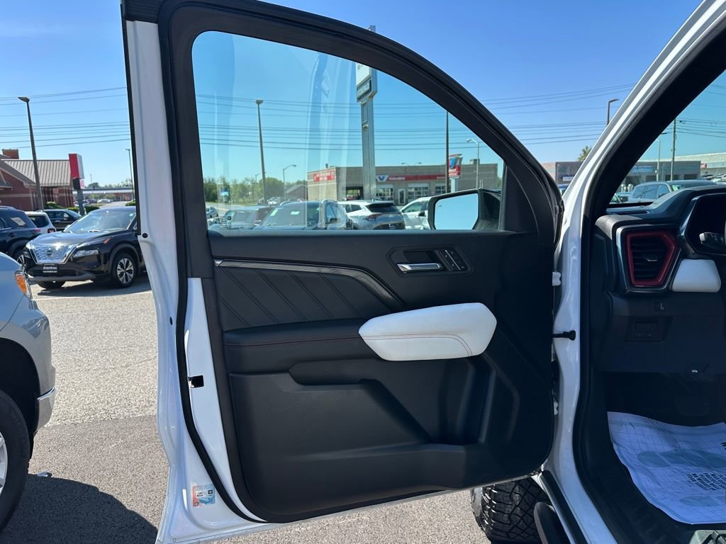 Used 2023 GMC Canyon AT4X image 7