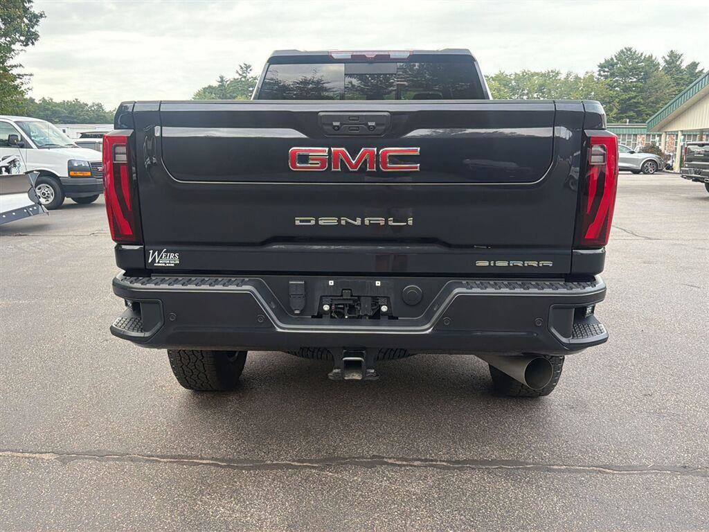 Used 2024 GMC Sierra 3500 Denali AWD/4WD image 4
