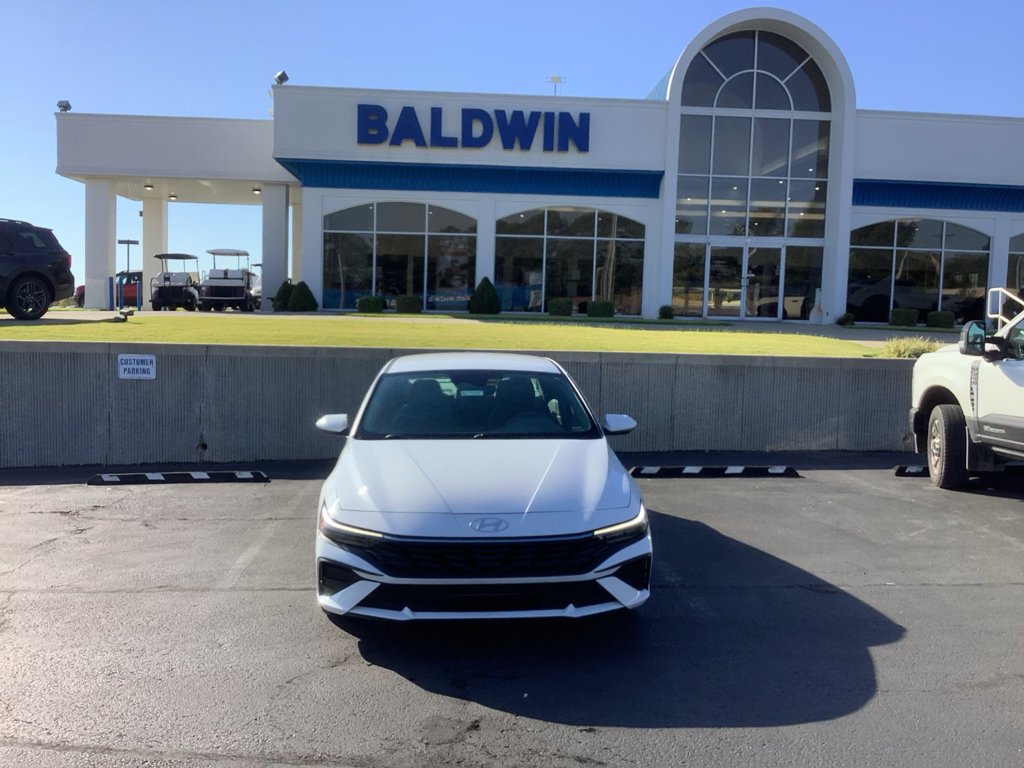 Used 2024 Hyundai Elantra SEL image 2