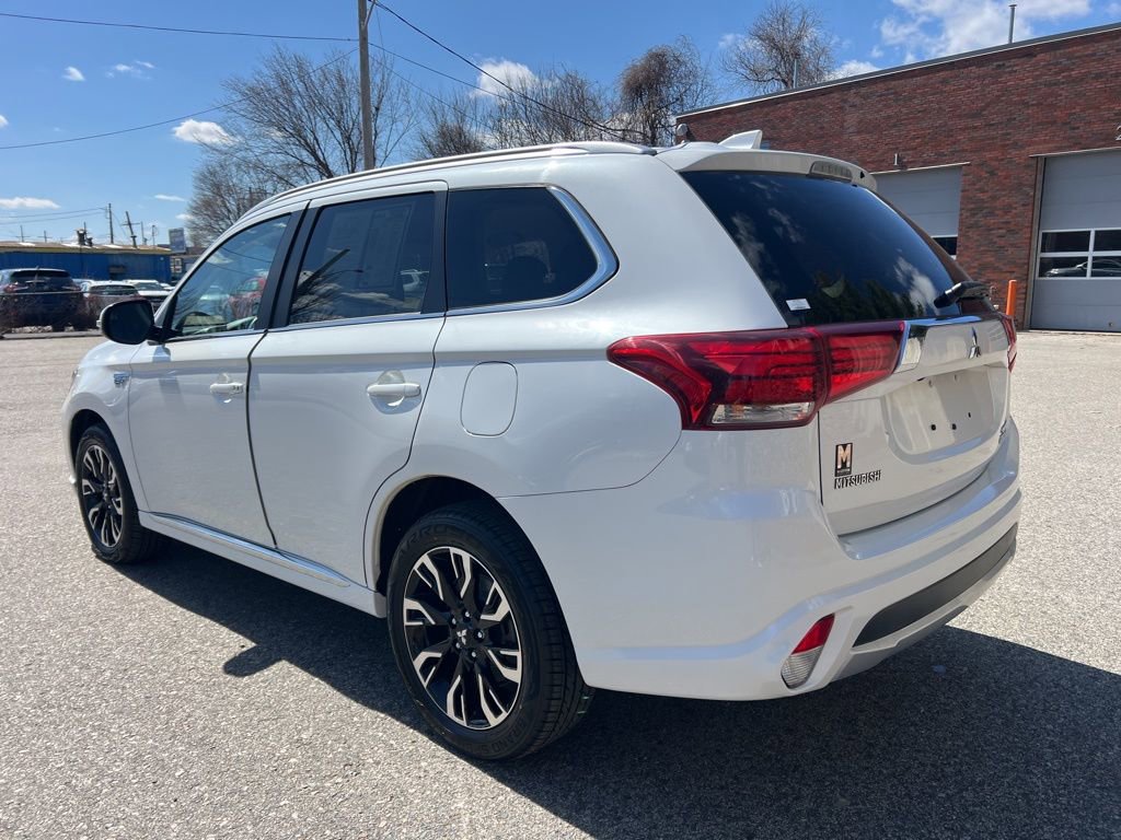 Used 2018 Mitsubishi Outlander SEL AWD/4WD image 3
