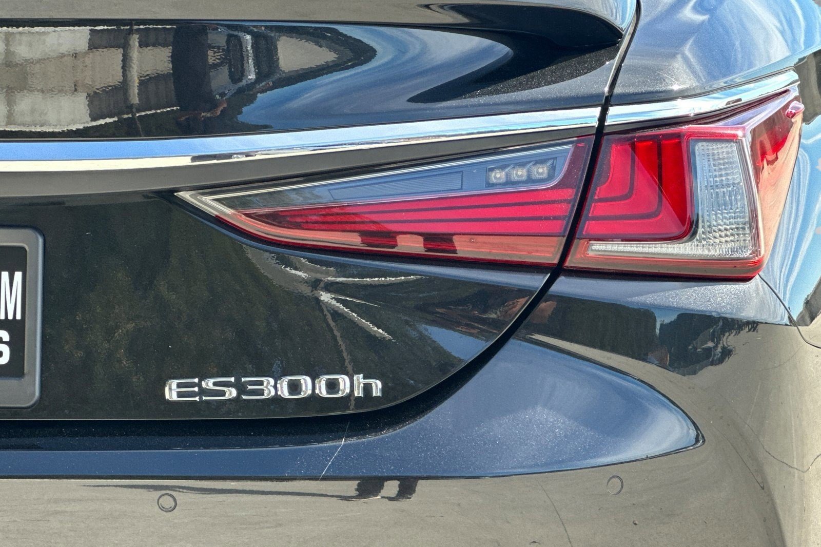 Used 2025 Lexus ES 300h w/ Premium Package image 12